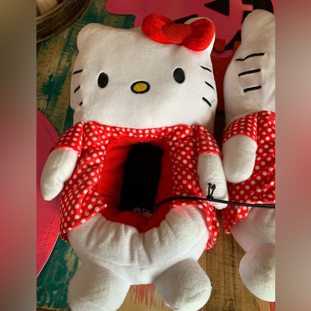 NWT Hello Kitty Slippers - Picture 2 of 5